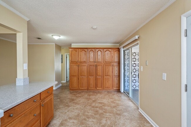 Building Photo - Updated 3 Bedroom in Great Location!