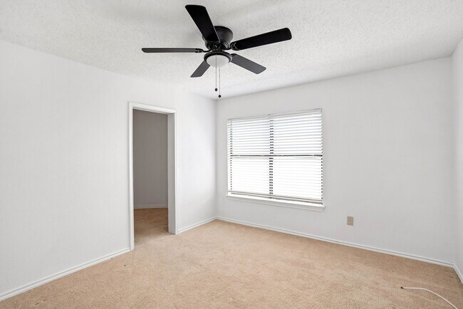Building Photo - 8090 Chestnut Ash Dr
