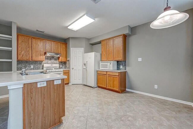 Building Photo - 6114 Breezy Hollow Ln