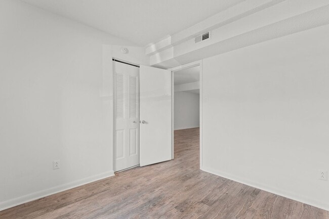 Building Photo - Virginia Beach Townhome