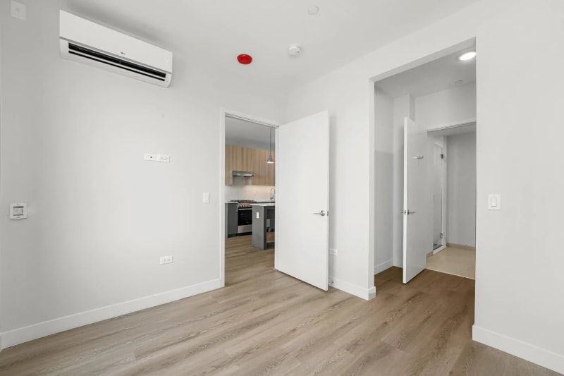 Building Photo - 1129 W Erie St