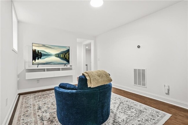 Building Photo - 2430 Hanford Dr SW