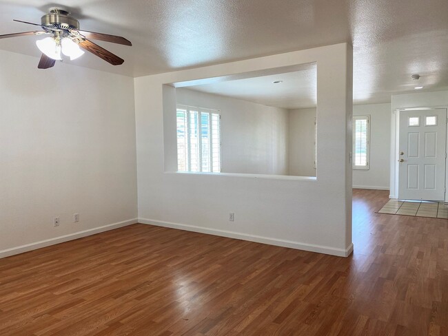 Building Photo - Move in special! Half off 1st month's rent...