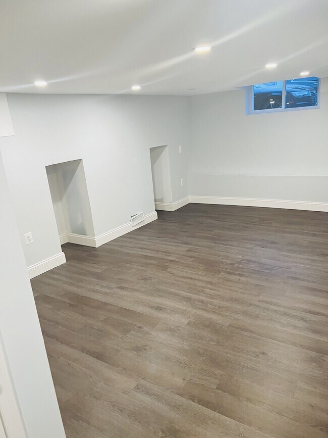 Building Photo - 1266 Riverside Ave