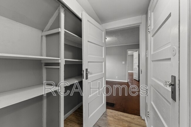 Building Photo - 1009 E Raymond St