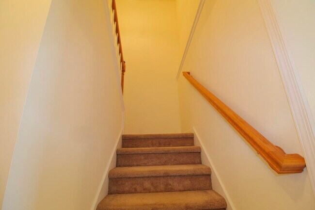 Building Photo - 120 Hollen Mill Ct