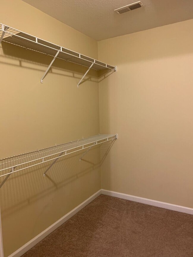 Building Photo - 3-bed, 2.5-bath townhouse in Tolono!
