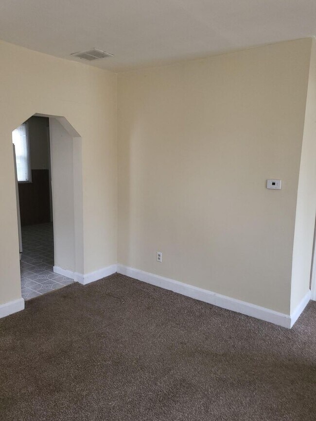 Building Photo - Two Bedroom Home in St Clair Shores - $1,450