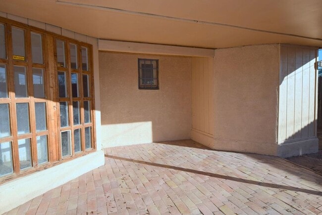 Building Photo - Super cute 1 bedroom Adobe
