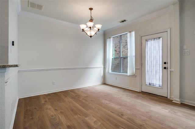 Building Photo - 858 Llano Dr