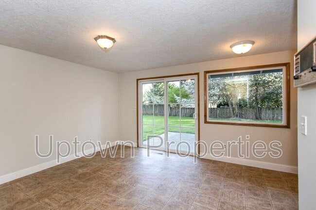 Building Photo - 9370 SW Killarney Ln
