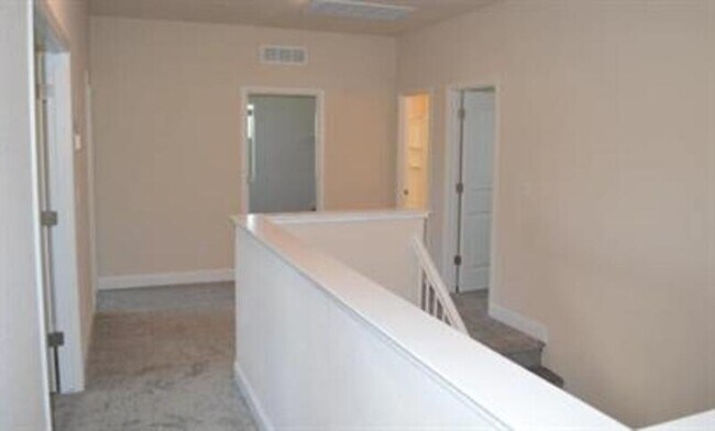 Building Photo - 2439 Valdes Dr