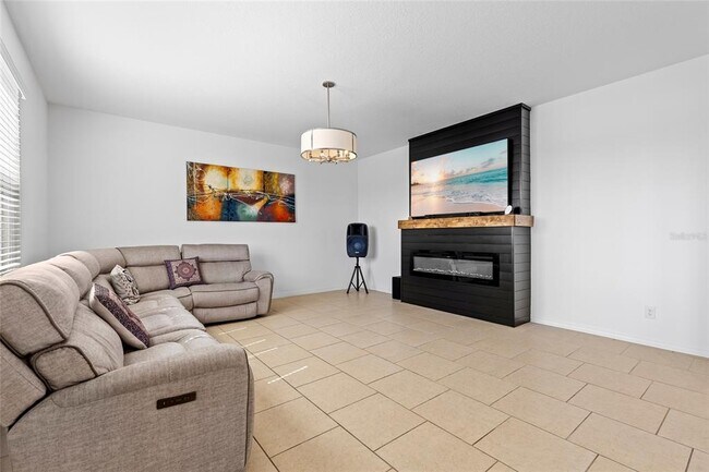 Building Photo - 5640 Camilla St