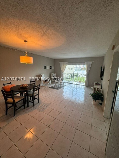 Building Photo - 450 Golden Isles Dr
