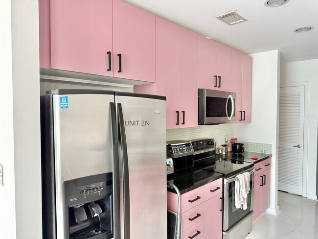 Building Photo - 5925 Almeda Rd