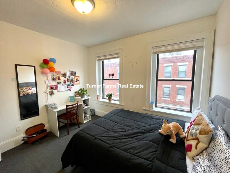 Building Photo - 854 Huntington Ave