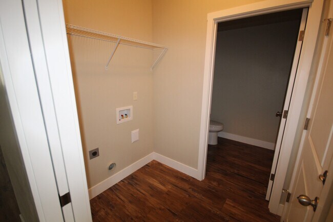 Building Photo - dou499