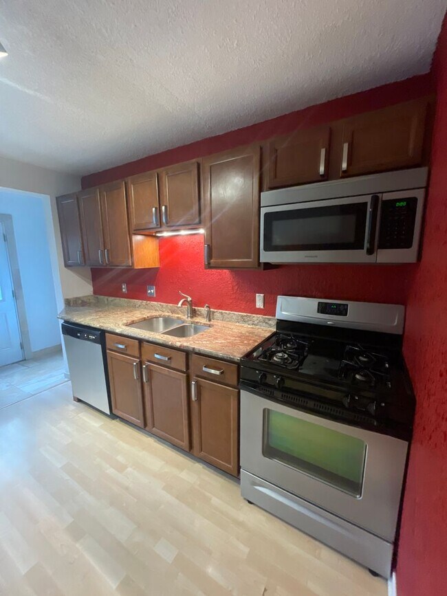 Building Photo - AVAILABLE NOW - 3 Bedroom/1.5 Bath Home wi...