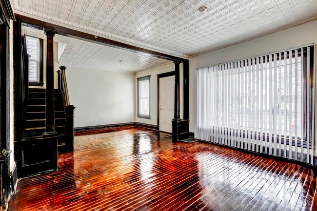 Building Photo - 5858 Seneca St