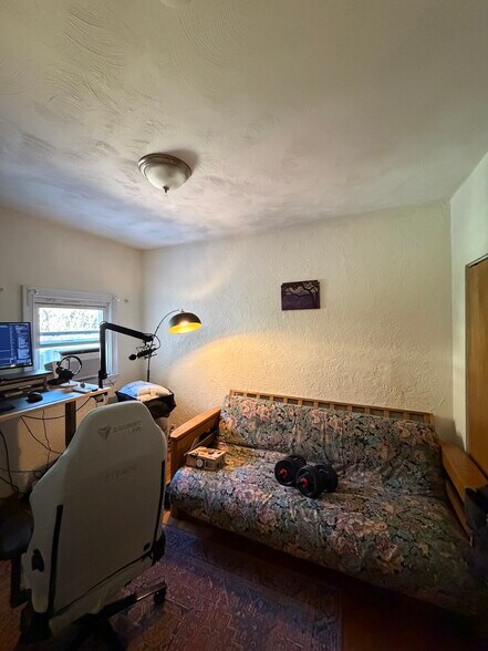 Building Photo - 19 Mackin St