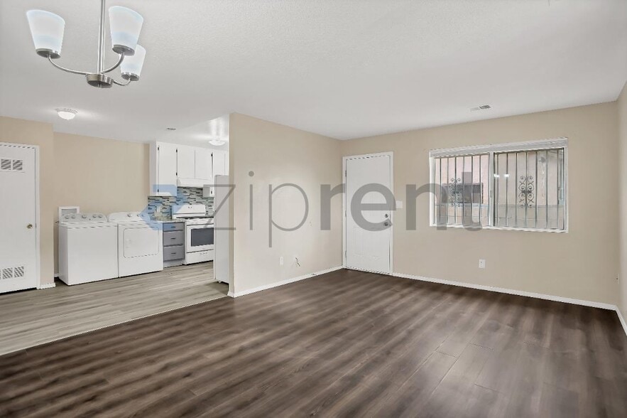 Building Photo - 16025 L St