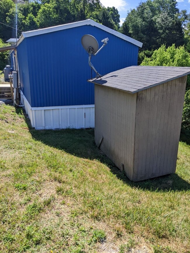 Building Photo - 235 Monarch Ln