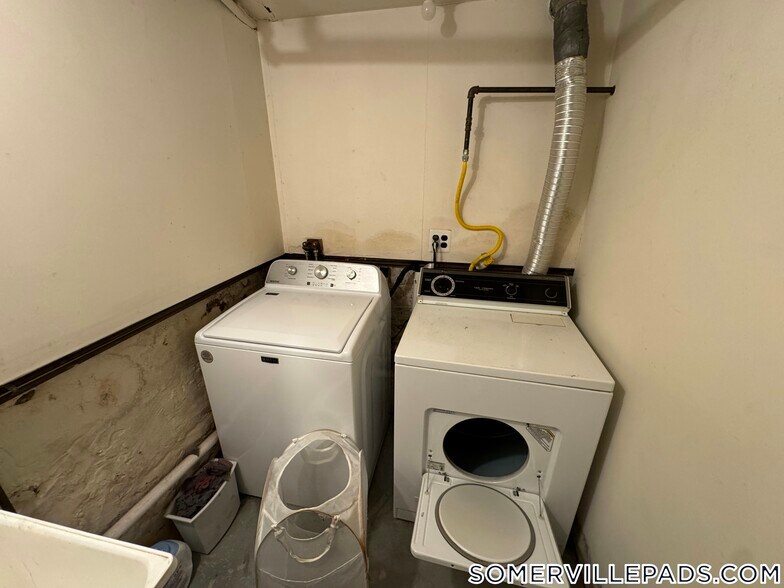 Building Photo - 211 Holland St