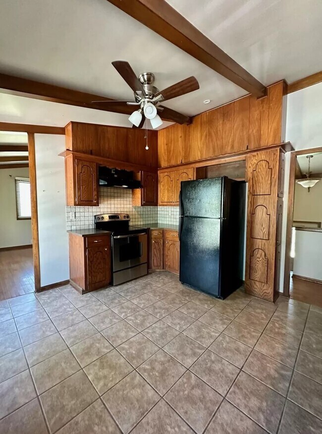 Kitchen - 9108 S Buckner Tarsney Rd