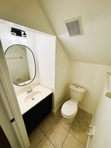 Powder Room - 1542 Almond Avenue