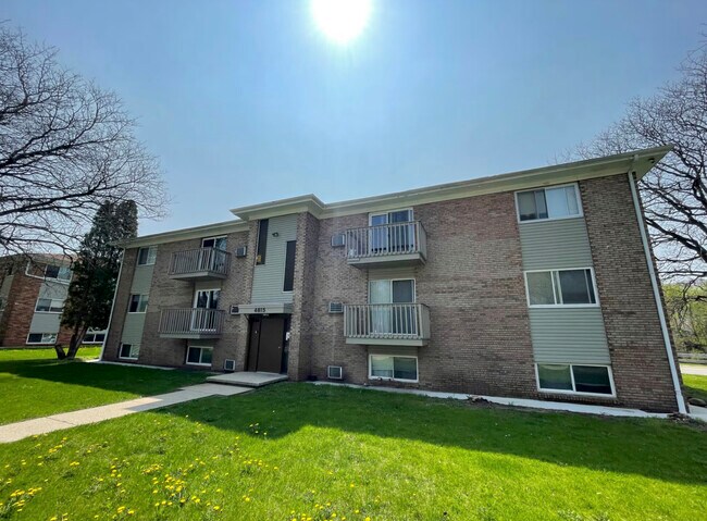 Building Photo - 4815 Creek View Rd