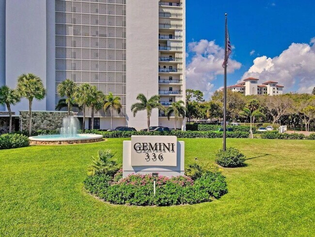 Building Photo - "Experience Luxury Living: Spacious 2-Bed, 2-Bath Condo in North Palm Beach!"