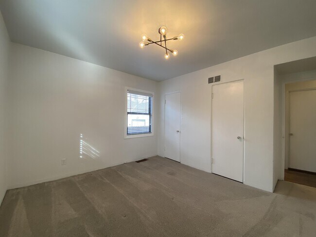 Building Photo - 17 Alsace Way