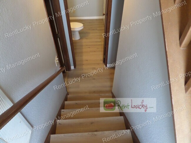 Building Photo - Wonderful & Updated 3-Bedroom Home w/Custom Chicken Coop in Redmond FOR RENT!!