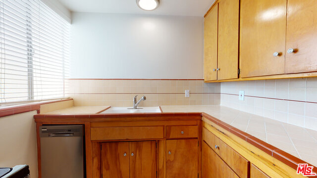 Building Photo - 111 Marguerita Ave