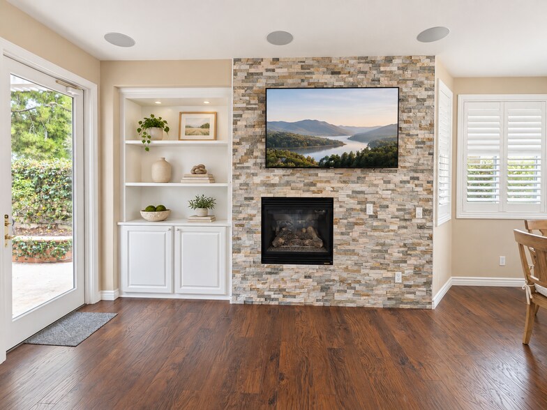 Building Photo - 26970 Colonial Ln