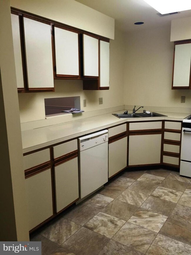 Building Photo - 508 Lynnehaven Dr