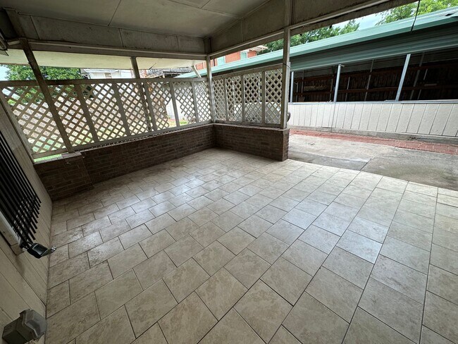 Building Photo - Apartment for rent