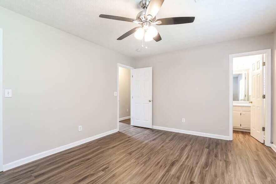 Building Photo - 4272 Falcon Crest Dr