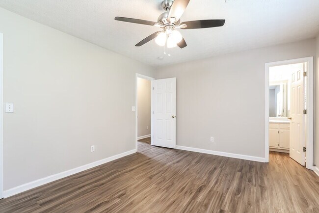 Building Photo - 4272 Falcon Crest Dr