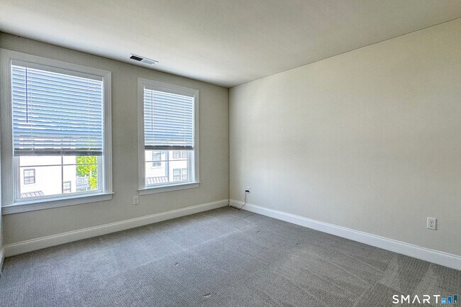Building Photo - 25 Brentwood Cir