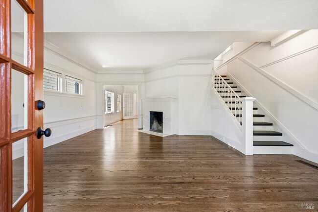 Building Photo - 31 Acacia Ave