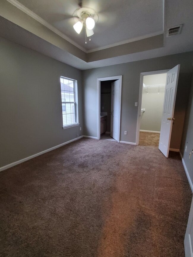 Building Photo - COMING SOON! Nice 3 bedroom in the Heart o...