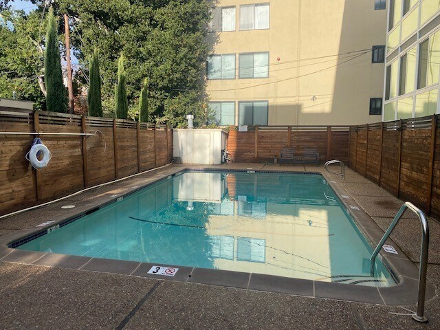 Sunny Pool - 6 Seville Way