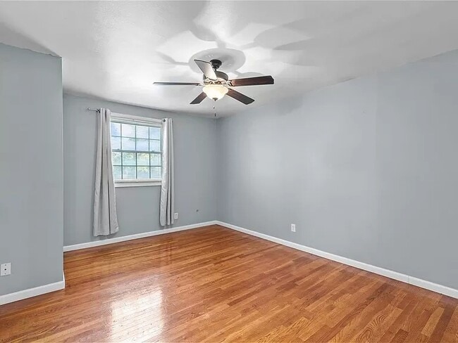 Building Photo - 4058 Paule Ave