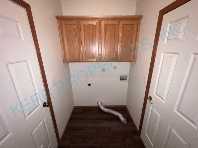 Building Photo - Charming 3-Bedroom Fairview Retreat with Spacious 1611 Sq Ft Living Space & 2 Full Baths!