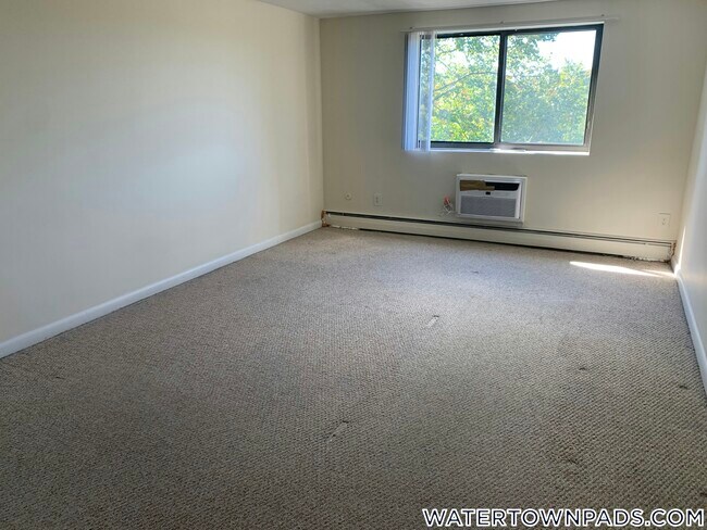 Building Photo - 245 Main St