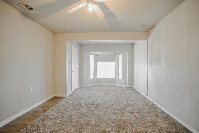 Building Photo - 2641 E Baylor St