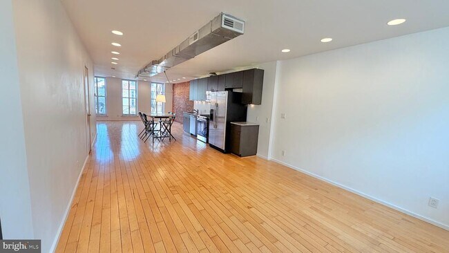 Building Photo - 136 N 3rd St