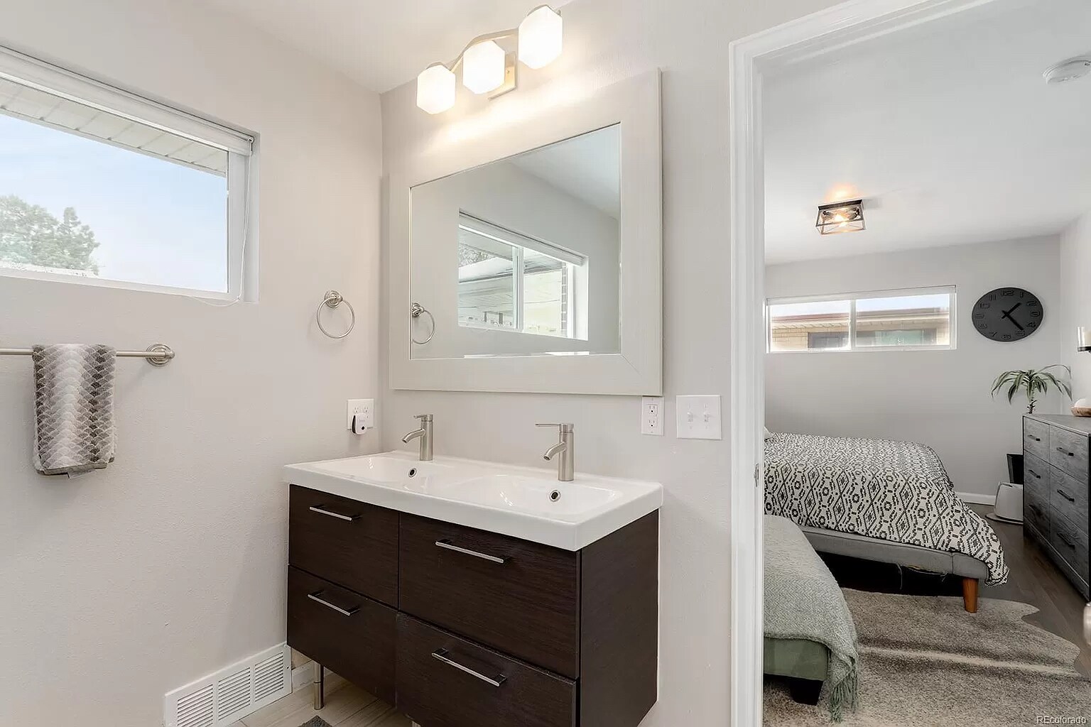 Primary bathroom - 3520 Elm St