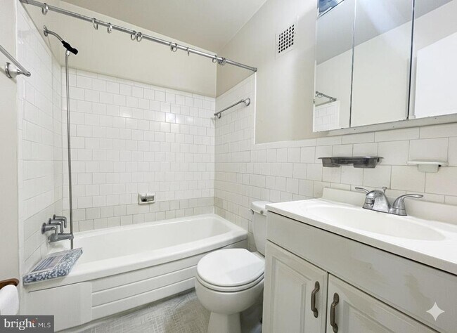 Building Photo - 4410 Briarwood Ct N